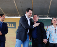 O governador Carlos Massa Ratinho Junior lançou nesta sexta-feira (30), em São José dos Pinhais, o projeto-piloto Em Frente Brasil - Programa Nacional de Enfrentamento à Criminalidade Violenta. A cidade recebeu 100 policiais da Força Nacional de Segurança, que passarão a atuar em conjunto com as forças de segurança estaduais (Polícia Militar e Polícia Civil) e de São José dos Pinhais (Guarda Municipal).