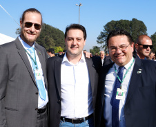 O governador Carlos Massa Ratinho Junior lançou nesta sexta-feira (30), em São José dos Pinhais, o projeto-piloto Em Frente Brasil - Programa Nacional de Enfrentamento à Criminalidade Violenta. A cidade recebeu 100 policiais da Força Nacional de Segurança, que passarão a atuar em conjunto com as forças de segurança estaduais (Polícia Militar e Polícia Civil) e de São José dos Pinhais (Guarda Municipal).