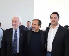Um acordo assinado pelo governador Carlos Massa Ratinho Junior e o Grupo Latam Airlines vai abrir 71 novos voos no Estado. A empresa destaca que haverá ampliação de 17% das operações Paraná, fazendo do Estado o quarto maior mercado da companhia no Brasil. O anúncio feito nesta sexta-feira (30), no Palácio Iguaçu, em Curitiba.Curitiba, 30-08-19.Foto: Arnaldo Alves / AEN