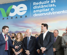 Um acordo assinado pelo governador Carlos Massa Ratinho Junior e o Grupo Latam Airlines vai abrir 71 novos voos no Estado. A empresa destaca que haverá ampliação de 17% das operações Paraná, fazendo do Estado o quarto maior mercado da companhia no Brasil. O anúncio feito nesta sexta-feira (30), no Palácio Iguaçu, em Curitiba.Curitiba, 30-08-19.Foto: Arnaldo Alves / AEN