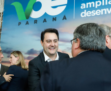Um acordo assinado pelo governador Carlos Massa Ratinho Junior e o Grupo Latam Airlines vai abrir 71 novos voos no Estado. A empresa destaca que haverá ampliação de 17% das operações Paraná, fazendo do Estado o quarto maior mercado da companhia no Brasil. O anúncio feito nesta sexta-feira (30), no Palácio Iguaçu, em Curitiba.