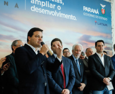 Um acordo assinado pelo governador Carlos Massa Ratinho Junior e o Grupo Latam Airlines vai abrir 71 novos voos no Estado. A empresa destaca que haverá ampliação de 17% das operações Paraná, fazendo do Estado o quarto maior mercado da companhia no Brasil. O anúncio feito nesta sexta-feira (30), no Palácio Iguaçu, em Curitiba.