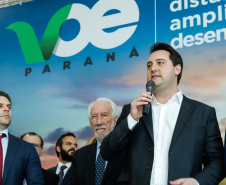 Um acordo assinado pelo governador Carlos Massa Ratinho Junior e o Grupo Latam Airlines vai abrir 71 novos voos no Estado. A empresa destaca que haverá ampliação de 17% das operações Paraná, fazendo do Estado o quarto maior mercado da companhia no Brasil. O anúncio feito nesta sexta-feira (30), no Palácio Iguaçu, em Curitiba.