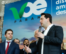 Um acordo assinado pelo governador Carlos Massa Ratinho Junior e o Grupo Latam Airlines vai abrir 71 novos voos no Estado. A empresa destaca que haverá ampliação de 17% das operações Paraná, fazendo do Estado o quarto maior mercado da companhia no Brasil. O anúncio feito nesta sexta-feira (30), no Palácio Iguaçu, em Curitiba.