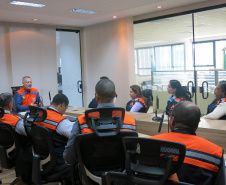 A Coordenadoria Estadual de Proteção e Defesa Civil recebeu nesta semana integrantes da Defesa Civil de Minas Gerais. Eles vieram conhecer a estrutura e os processos de trabalho do órgão paranaense, que é referência na área e possui um dos mais conhecidos sistemas do Brasil. A visita começou segunda-feira e se encerrou nesta sexta-feira (30). Foto: Divulgação/Defesa Civil