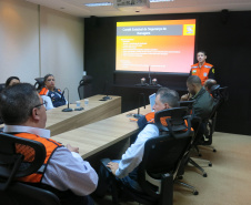 A Coordenadoria Estadual de Proteção e Defesa Civil recebeu nesta semana integrantes da Defesa Civil de Minas Gerais. Eles vieram conhecer a estrutura e os processos de trabalho do órgão paranaense, que é referência na área e possui um dos mais conhecidos sistemas do Brasil. A visita começou segunda-feira e se encerrou nesta sexta-feira (30). Foto: Divulgação/Defesa Civil