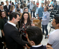 O governador Carlos Massa Ratinho Junior assinou, nesta sexta-feira (30), autorização para avanços de carreira de servidores estaduais. Foram autorizadas promoções e progressões para servidores da Educação e do Ensino Superior. 