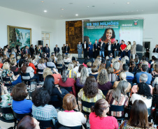 O governador Carlos Massa Ratinho Junior assinou, nesta sexta-feira (30), autorização para avanços de carreira de servidores estaduais. Foram autorizadas promoções e progressões para servidores da Educação e do Ensino Superior. 