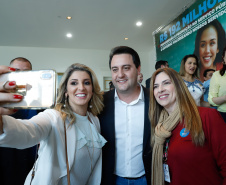 O governador Carlos Massa Ratinho Junior assinou, nesta sexta-feira (30), autorização para avanços de carreira de servidores estaduais. Foram autorizadas promoções e progressões para servidores da Educação e do Ensino Superior. 