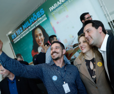 O governador Carlos Massa Ratinho Junior assinou, nesta sexta-feira (30), autorização para avanços de carreira de servidores estaduais. Foram autorizadas promoções e progressões para servidores da Educação e do Ensino Superior. 