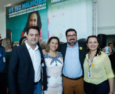 O governador Carlos Massa Ratinho Junior assinou, nesta sexta-feira (30), autorização para avanços de carreira de servidores estaduais. Foram autorizadas promoções e progressões para servidores da Educação e do Ensino Superior. 