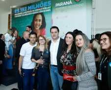 O governador Carlos Massa Ratinho Junior assinou, nesta sexta-feira (30), autorização para avanços de carreira de servidores estaduais. Foram autorizadas promoções e progressões para servidores da Educação e do Ensino Superior. 