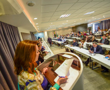 A Secretaria do Desenvolvimento Sustentável e do Turismo do Paraná recebeu o Troféu Onda Verde da 26ª edição do Prêmio Expressão de Ecologia, tradicional premiação ambiental do Sul do Brasil. O reconhecimento refere-se à concepção e implantação do Selo Clima Paraná, previsto na Política Estadual de Mudanças Climáticas, estabelecida por lei estadual. A premiação aconteceu nesta sexta-feira (30) em Florianópolis (SP). Foto: Mafalda Press