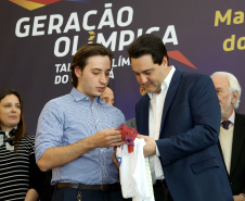 O governador Carlos Massa Ratinho Junior anunciou nesta segunda-feira (02), no Palácio Iguaçu, a nova fase do programa de apoio à formação de atletas olímpicos. Patrocinado pela Copel, o ?Geração Olímpica? é o maior programa de bolsa-atleta do País. Curitiba,02/09/2019 Foto:Jaelson Lucas /AEN