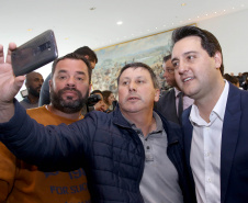 O governador Carlos Massa Ratinho Junior anunciou nesta segunda-feira (02), no Palácio Iguaçu, a nova fase do programa de apoio à formação de atletas olímpicos. Patrocinado pela Copel, o ?Geração Olímpica? é o maior programa de bolsa-atleta do País. Curitiba,02/09/2019 Foto:Jaelson Lucas /AEN