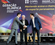 O governador Carlos Massa Ratinho Junior lançou nesta segunda-feira (2), em cerimônia no Palácio Iguaçu, o programa Geração Olímpica, que só neste ano garantirá 1.252 bolsas esportivas nas modalidades olímpicas e paralímpicas para jovens promessas, atletas de renome mundial e técnicos. A Companhia Paranaense de Energia (Copel), patrocinadora da iniciativa, investe R$ 4,75 milhões. É o maior programa de bolsa-atleta do País, em nível estadual.
