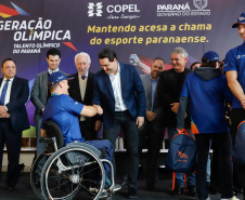 O governador Carlos Massa Ratinho Junior lançou nesta segunda-feira (2), em cerimônia no Palácio Iguaçu, o programa Geração Olímpica, que só neste ano garantirá 1.252 bolsas esportivas nas modalidades olímpicas e paralímpicas para jovens promessas, atletas de renome mundial e técnicos. A Companhia Paranaense de Energia (Copel), patrocinadora da iniciativa, investe R$ 4,75 milhões. É o maior programa de bolsa-atleta do País, em nível estadual.