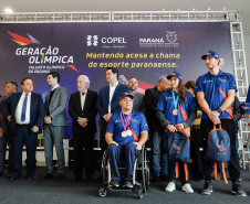 O governador Carlos Massa Ratinho Junior lançou nesta segunda-feira (2), em cerimônia no Palácio Iguaçu, o programa Geração Olímpica, que só neste ano garantirá 1.252 bolsas esportivas nas modalidades olímpicas e paralímpicas para jovens promessas, atletas de renome mundial e técnicos. A Companhia Paranaense de Energia (Copel), patrocinadora da iniciativa, investe R$ 4,75 milhões. É o maior programa de bolsa-atleta do País, em nível estadual.