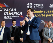 O governador Carlos Massa Ratinho Junior lançou nesta segunda-feira (2), em cerimônia no Palácio Iguaçu, o programa Geração Olímpica, que só neste ano garantirá 1.252 bolsas esportivas nas modalidades olímpicas e paralímpicas para jovens promessas, atletas de renome mundial e técnicos. A Companhia Paranaense de Energia (Copel), patrocinadora da iniciativa, investe R$ 4,75 milhões. É o maior programa de bolsa-atleta do País, em nível estadual.