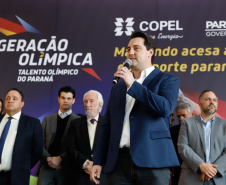 O governador Carlos Massa Ratinho Junior lançou nesta segunda-feira (2), em cerimônia no Palácio Iguaçu, o programa Geração Olímpica, que só neste ano garantirá 1.252 bolsas esportivas nas modalidades olímpicas e paralímpicas para jovens promessas, atletas de renome mundial e técnicos. A Companhia Paranaense de Energia (Copel), patrocinadora da iniciativa, investe R$ 4,75 milhões. É o maior programa de bolsa-atleta do País, em nível estadual.