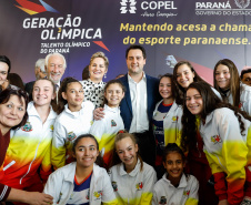 O governador Carlos Massa Ratinho Junior lançou nesta segunda-feira (2), em cerimônia no Palácio Iguaçu, o programa Geração Olímpica, que só neste ano garantirá 1.252 bolsas esportivas nas modalidades olímpicas e paralímpicas para jovens promessas, atletas de renome mundial e técnicos. A Companhia Paranaense de Energia (Copel), patrocinadora da iniciativa, investe R$ 4,75 milhões. É o maior programa de bolsa-atleta do País, em nível estadual.