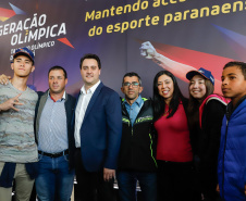 O governador Carlos Massa Ratinho Junior lançou nesta segunda-feira (2), em cerimônia no Palácio Iguaçu, o programa Geração Olímpica, que só neste ano garantirá 1.252 bolsas esportivas nas modalidades olímpicas e paralímpicas para jovens promessas, atletas de renome mundial e técnicos. A Companhia Paranaense de Energia (Copel), patrocinadora da iniciativa, investe R$ 4,75 milhões. É o maior programa de bolsa-atleta do País, em nível estadual.