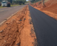 O Governo do Estado está investindo R$ 74,4 milhões em obras de rodovias da região Noroeste. Estão em andamento a duplicação da PR-323, de Paiçandu até Doutor Camargo, e a construção de uma ciclovia no município de Terra Boa, na PR-082. As obras são executadas pelo Departamento de Estradas de Rodagem do Paraná (DER-PR). Foto: Divulgação/DER