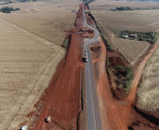 O Governo do Estado está investindo R$ 74,4 milhões em obras de rodovias da região Noroeste. Estão em andamento a duplicação da PR-323, de Paiçandu até Doutor Camargo, e a construção de uma ciclovia no município de Terra Boa, na PR-082. As obras são executadas pelo Departamento de Estradas de Rodagem do Paraná (DER-PR). Foto: Divulgação/DER