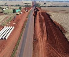 O Governo do Estado está investindo R$ 74,4 milhões em obras de rodovias da região Noroeste. Estão em andamento a duplicação da PR-323, de Paiçandu até Doutor Camargo, e a construção de uma ciclovia no município de Terra Boa, na PR-082. As obras são executadas pelo Departamento de Estradas de Rodagem do Paraná (DER-PR). Foto: Divulgação/DER