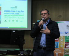 A Coordenação da Região Metropolitana de Curitiba (Comec), o Serviço Social Autônomo Paranacidade, a Cohapar e a Paraná Edificações (Pred), vinculadas à Secretaria do Desenvolvimento Urbano e Obras Públicas, firmaram nesta segunda-feira (2) o Termo de Compromisso com o Conselho Estadual de Desenvolvimento Econômico e Social (Cedes), para a implantação dos Objetivos de Desenvolvimento Sustentável - ODS. Foto: Gustavo Pontes /SEDU