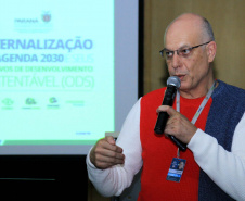 A Coordenação da Região Metropolitana de Curitiba (Comec), o Serviço Social Autônomo Paranacidade, a Cohapar e a Paraná Edificações (Pred), vinculadas à Secretaria do Desenvolvimento Urbano e Obras Públicas, firmaram nesta segunda-feira (2) o Termo de Compromisso com o Conselho Estadual de Desenvolvimento Econômico e Social (Cedes), para a implantação dos Objetivos de Desenvolvimento Sustentável - ODS. Foto: Gustavo Pontes /SEDU