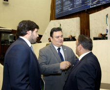 O Governo do Paraná quer melhorar as estruturas do Estado e de municípios para inibir práticas ilegais no serviço público. Nesta desta segunda-feira (02) foi entregue na Assembleia Legislativa o projeto de lei para a criação do Fundo de Combate à Corrupção. A proposta prevê a rastreabilidade dos recursos desde a entrada até sua destinação.Curitiba,02/09/2019 Foto:Jaelson Lucas / AEN