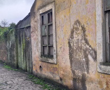 O Porto Barão do Teffé, em Antonina, no Litoral do Paraná, é cenário de uma das cenas do longa-metragem brasileiro Paixões Recorrentes no Atlântico Sul, da diretora Ana Carolina Teixeira Soares. O filme todo está sendo gravado no Litoral, nesta semana. Foto:Divulgação/Portos do Paraná