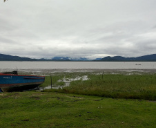 O Porto Barão do Teffé, em Antonina, no Litoral do Paraná, é cenário de uma das cenas do longa-metragem brasileiro Paixões Recorrentes no Atlântico Sul, da diretora Ana Carolina Teixeira Soares. O filme todo está sendo gravado no Litoral, nesta semana. Foto:Divulgação/Portos do Paraná