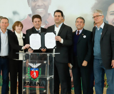 O governador Carlos Massa Ratinho Junior lançou nesta terça-feira (3), no Palácio Iguaçu, o Programa de Apoio ao Cooperativismo da Agricultura Familiar no Paraná - Coopera Paraná