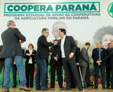 O governador Carlos Massa Ratinho Junior lançou nesta terça-feira (3), no Palácio Iguaçu, o Programa de Apoio ao Cooperativismo da Agricultura Familiar no Paraná - Coopera Paraná