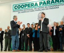 O governador Carlos Massa Ratinho Junior lançou nesta terça-feira (3), no Palácio Iguaçu, o Programa de Apoio ao Cooperativismo da Agricultura Familiar no Paraná - Coopera Paraná