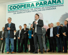 O governador Carlos Massa Ratinho Junior lançou nesta terça-feira (3), no Palácio Iguaçu, o Programa de Apoio ao Cooperativismo da Agricultura Familiar no Paraná - Coopera Paraná