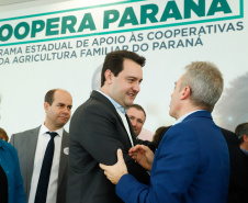 O governador Carlos Massa Ratinho Junior lançou nesta terça-feira (3), no Palácio Iguaçu, o Programa de Apoio ao Cooperativismo da Agricultura Familiar no Paraná - Coopera Paraná