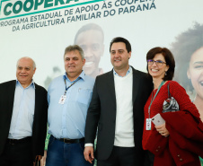 O governador Carlos Massa Ratinho Junior lançou nesta terça-feira (3), no Palácio Iguaçu, o Programa de Apoio ao Cooperativismo da Agricultura Familiar no Paraná - Coopera Paraná