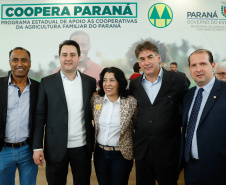 O governador Carlos Massa Ratinho Junior lançou nesta terça-feira (3), no Palácio Iguaçu, o Programa de Apoio ao Cooperativismo da Agricultura Familiar no Paraná - Coopera Paraná