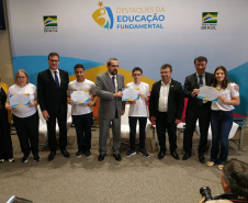 O Colégio Estadual Ulysses Guimarães, de Foz do Iguaçu, foi um dos homenageados no evento “Destaques da Educação Fundamental”, realizado pelo Ministério da Educação (MEC) em Brasília, nesta quarta-feira (04). O evento reconhece e valoriza os melhores resultados obtidos no último IDEB (Índice de Desenvolvimento da Educação Básica) e o bom rendimento escolar ao longo do ano. Foto: MEC