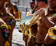Aproximadamente 20 mil pessoas acompanharam neste sábado (7), em Curitiba, o desfile cívico-militar que comemora os 197 anos da Proclamação da Independência, segundo estimativas da Polícia Militar do Paraná. O governador Carlos Massa Ratinho Junior assistiu a solenidade de 7 de Setembro na Avenida Cândido de Abreu, acompanhado de sua família, do comandante da 5ª Divisão do Exército, general de divisão José Russo Assumpção Delgado, do vice-governador Darci Piana e de diversas autoridades.