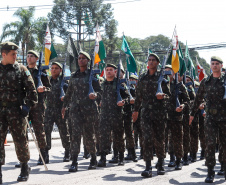 Aproximadamente 20 mil pessoas acompanharam neste sábado (7), em Curitiba, o desfile cívico-militar que comemora os 197 anos da Proclamação da Independência, segundo estimativas da Polícia Militar do Paraná. O governador Carlos Massa Ratinho Junior assistiu a solenidade de 7 de Setembro na Avenida Cândido de Abreu, acompanhado de sua família, do comandante da 5ª Divisão do Exército, general de divisão José Russo Assumpção Delgado, do vice-governador Darci Piana e de diversas autoridades.