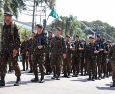Aproximadamente 20 mil pessoas acompanharam neste sábado (7), em Curitiba, o desfile cívico-militar que comemora os 197 anos da Proclamação da Independência, segundo estimativas da Polícia Militar do Paraná. O governador Carlos Massa Ratinho Junior assistiu a solenidade de 7 de Setembro na Avenida Cândido de Abreu, acompanhado de sua família, do comandante da 5ª Divisão do Exército, general de divisão José Russo Assumpção Delgado, do vice-governador Darci Piana e de diversas autoridades.