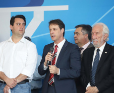 O governador Carlos Massa Ratinho Junior anunciou nesta segunda-feira (9) a expansão do programa que viabiliza instalação de caixas d'água em casas de famílias em situação de vulnerabilidade social. Participaram: secretários da Justiça, Família e Trabalho, Ney Leprevost; da Saúde, Beto Preto; presidente da Sanepar, Claudio Stabile; deputados estaduais; prefeitos; entre outras autoridades.Curitiba, 09-09-19.Foto: Arnaldo Alves / AEN.