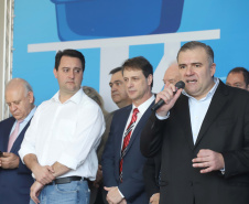 O governador Carlos Massa Ratinho Junior anunciou nesta segunda-feira (9) a expansão do programa que viabiliza instalação de caixas d'água em casas de famílias em situação de vulnerabilidade social. Participaram: secretários da Justiça, Família e Trabalho, Ney Leprevost; da Saúde, Beto Preto; presidente da Sanepar, Claudio Stabile; deputados estaduais; prefeitos; entre outras autoridades.Curitiba, 09-09-19.Foto: Arnaldo Alves / AEN.