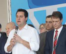 O governador Carlos Massa Ratinho Junior anunciou nesta segunda-feira (9) a expansão do programa que viabiliza instalação de caixas d'água em casas de famílias em situação de vulnerabilidade social. Participaram: secretários da Justiça, Família e Trabalho, Ney Leprevost; da Saúde, Beto Preto; presidente da Sanepar, Claudio Stabile; deputados estaduais; prefeitos; entre outras autoridades.Curitiba, 09-09-19.Foto: Arnaldo Alves / AEN.