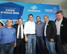 O governador Carlos Massa Ratinho Junior anunciou nesta segunda-feira (9) a expansão do programa que viabiliza instalação de caixas d'água em casas de famílias em situação de vulnerabilidade social. Participaram: secretários da Justiça, Família e Trabalho, Ney Leprevost; da Saúde, Beto Preto; presidente da Sanepar, Claudio Stabile; deputados estaduais; prefeitos; entre outras autoridades.Curitiba, 09-09-19.Foto: Arnaldo Alves / AEN.