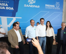O governador Carlos Massa Ratinho Junior anunciou nesta segunda-feira (9) a expansão do programa que viabiliza instalação de caixas d'água em casas de famílias em situação de vulnerabilidade social. Participaram: secretários da Justiça, Família e Trabalho, Ney Leprevost; da Saúde, Beto Preto; presidente da Sanepar, Claudio Stabile; deputados estaduais; prefeitos; entre outras autoridades.Curitiba, 09-09-19.Foto: Arnaldo Alves / AEN.